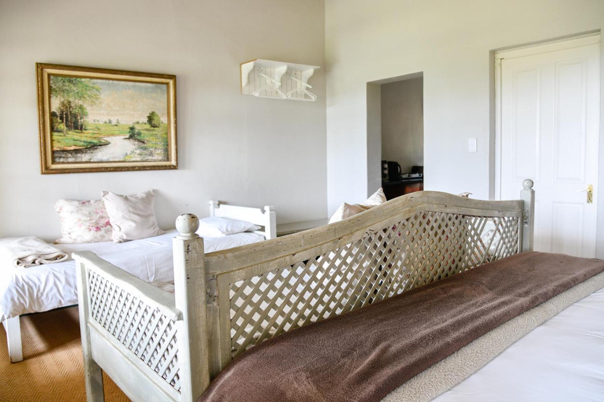 The Knoll Historic Guest Farm Villa Hilton Room photo